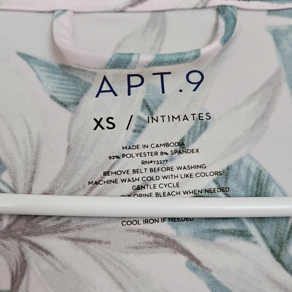 Apt. 9 preloved robe